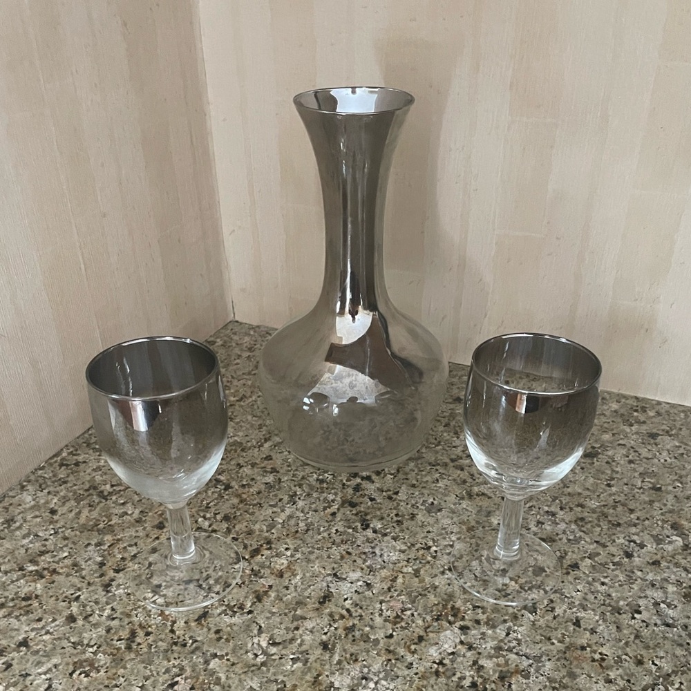 1977 Elegant Silver Smokey Fade Decanter Set